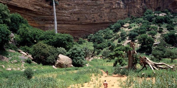 "Bandiagara Escarpment Mali" by Jialiang Gao www.peace-on-earth.org is licensed under CC BY-SA 3.0.