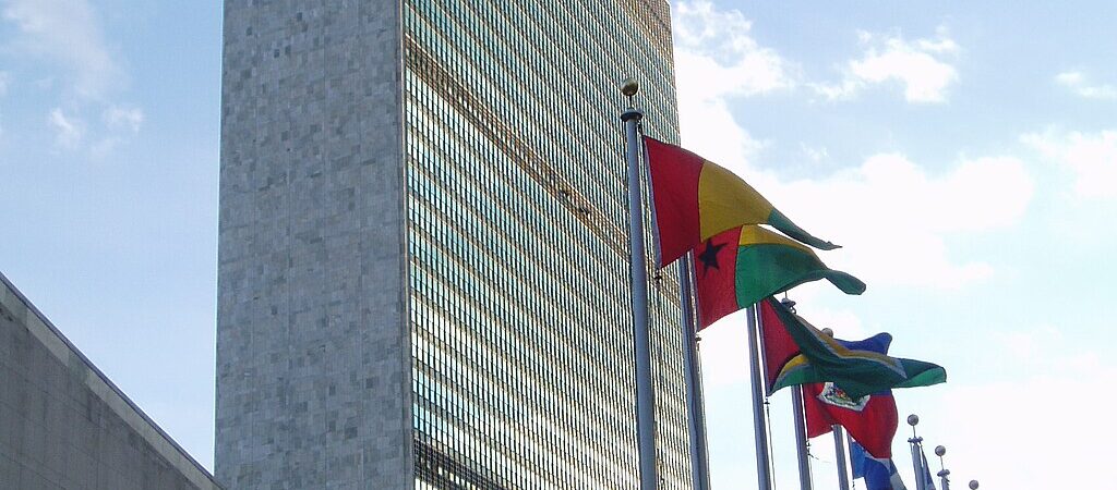 "The United Nations Secretariat Building" by Steve Cadman is licensed under CC BY-SA 2.0.